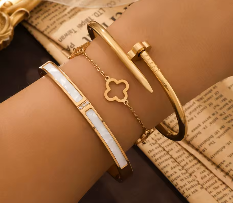 Flower 18K Gold Plated Bangle