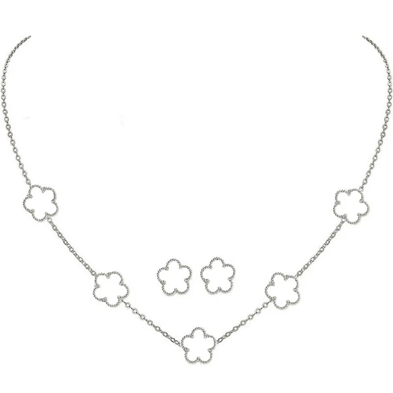 White Flower Design Jewelry Set
